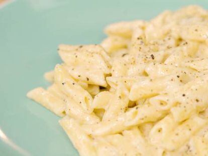 Cacio e pepe en microondas: la pasta más fácil del mundo