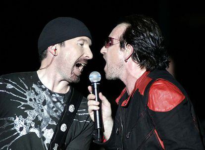 A las diez en punto de la noche del 7 de agosto de 2005, y a los acordes de 'Vértigo', salía el cuarteto U2 con sus componentes ataviados con ropa negra, a excepción de su solista, que lo hacía con una cazadora que incluía en las mangas el color rojo en el Vicente Calderón de Madrid.