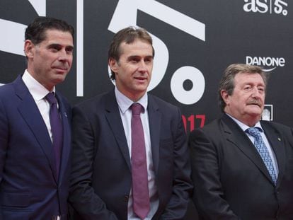 Fernando Hierro, Julen Lopetegui y Juan Luis Larrea. 
