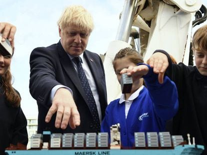 El primer ministro del Reino Unido, Boris Johnson, visita este jueves un colegio en Londres.