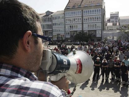 La plantilla de Navantia Ferrol, durante la protesta por el desv&iacute;o de obra.