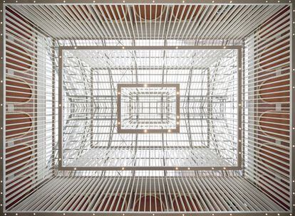 Una carcasa de ecos sureños filtra la luz sobre el atrio de entrada al Rijksmuseum, uno de los detalles principales del proyecto de los sevillanos Antonio Cruz y Antonio Ortiz.
