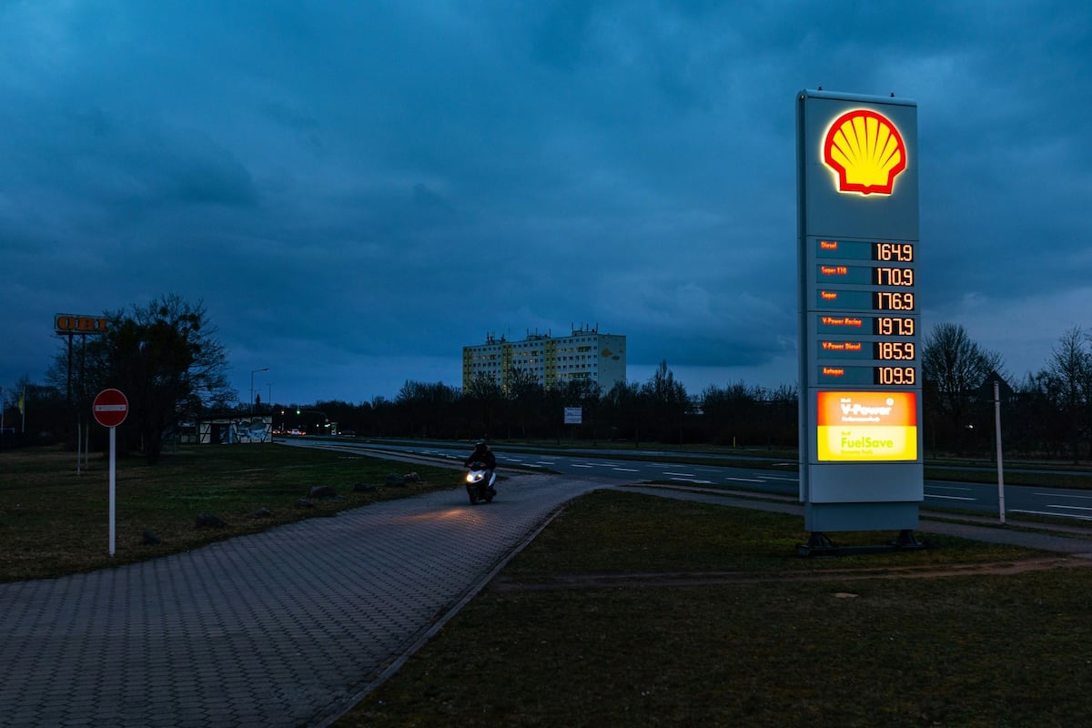 Bruselas propone crear una nueva categoría de vehículos para sortear el veto alemán al fin de los coches de combustión |  Economía