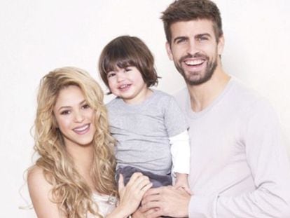 Shakira, Piqué y su hijo mayor, Milan, durante el 'baby shower' de Sasha, este mes.