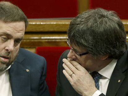 Oriol Junqueras y Carles Puigdemont, este mi&eacute;rcoles, en el Parlament