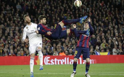 Piqu&eacute;, Ramos y Messi en el Camp Nou en 2015.