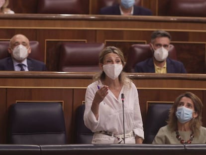 La vicepresidenta tercera del Gobierno y ministra de Trabajo y Economía Social, Yolanda Díaz, interviene en una sesión de control al Gobierno.