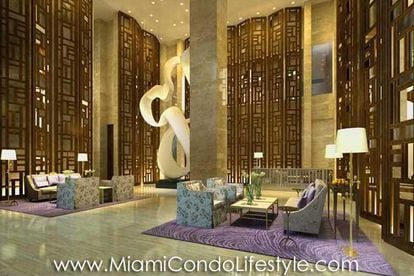 Imagen del vestíbulo del complejo de apartamentos St. Regis Bal Harbour, en Miami.