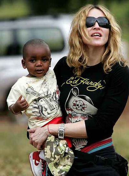 Madonna y su nuevo hijo, David Banda.