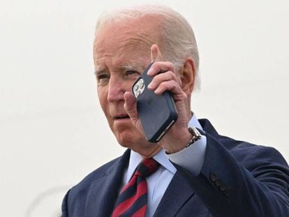 El presidente de EE UU, Joe Biden, desembarca del Air Force One en el aeropuerto de Los Angeles