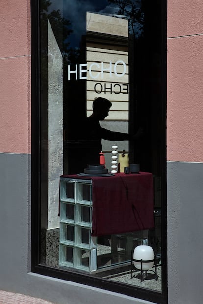 Escaparate de la tienda Hecho, recién inaugurada en el distrito de Chamberí.