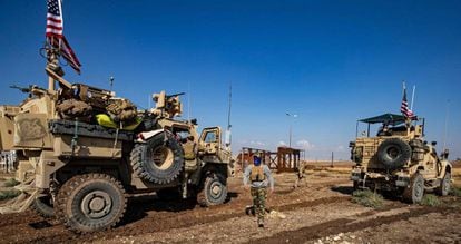 Convoy de fuerzas de EE UU, el jueves en Qahtaniyah, norte de Siria.