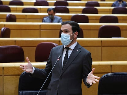 El ministro de Consumo, Alberto Garzón, interviene durante la sesión de control al Gobierno en el pleno del Senado, el 13 de abril.