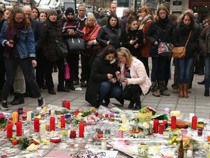 Memorial per les víctimes dels atemptats de Brussel·les a la Plaça de la Borsa.