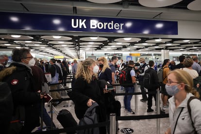 Control de frontera en la terminal 5 de llegadas del aeropuerto londinense de Heathrow.