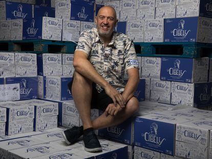 David Castro, maestro cervecero y fundador de La Cibeles, en su fabrica en Leganés