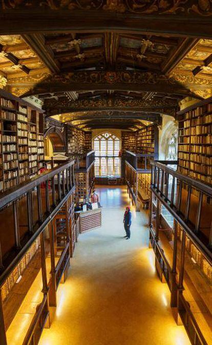 Interior de la biblioteca Bodleiana, a Oxford. c. furlong (getty)