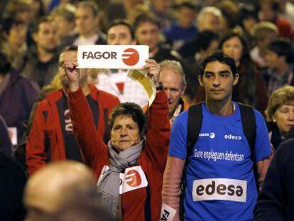 Trabajadores de Fagor se manifestaban este jueves en Mondrag&oacute;n en protesta por la crisis de la cooperativa.