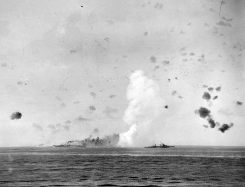 Max Hastings regresa a la Segunda Guerra Mundial con ‘Operación Pedestal’, un épico relato de sangre y fuego en el mar: “Inevitablemente, no todo el mundo es un héroe”