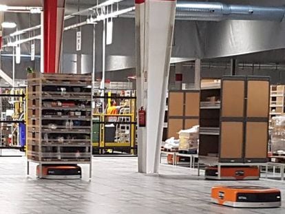 Automatización en una planta logística de Amazon.