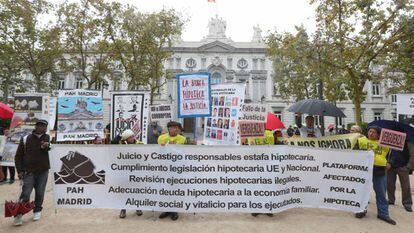 Concentracion de la Plataforma de Afectados por las Hipotecas frente al Tribunal Supremo.