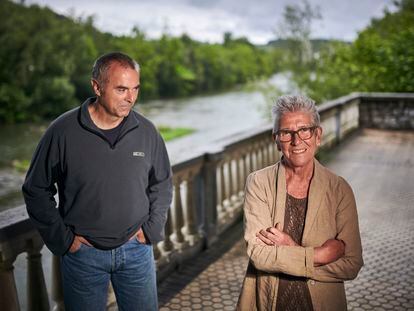 Luis Carrasco y Maixabel Lasa, fotografiados en junio en Lasarte-Oria (Gipuzkoa).