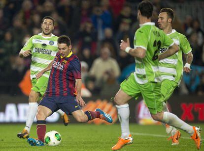 Messi lanza a puerta para conseguir su segundo gol