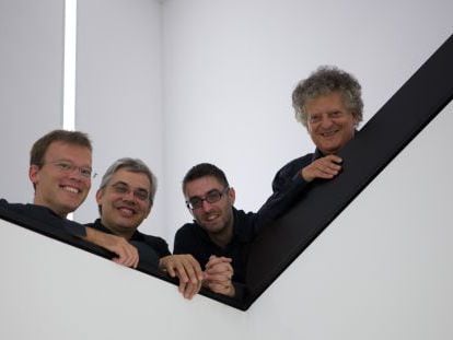 De izquierda a derecha, Ralf Ehlers, Lucas Fels, Ashot Sarkissjan e Irvine Arditti, los miembros del Arditti Quartet.