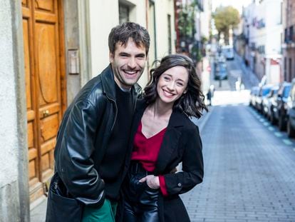 Los actores Ricardo Gómez y Elena Rivera, fotografiados el jueves en el centro de Madrid.