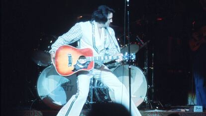 Elvis Presley, durante un concierto en Las Vegas en diciembre de 1975.