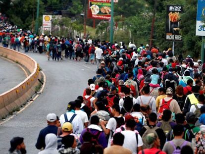 Caravana de migrantes hondureños a su paso por Chiquimula (Guatemala) 
