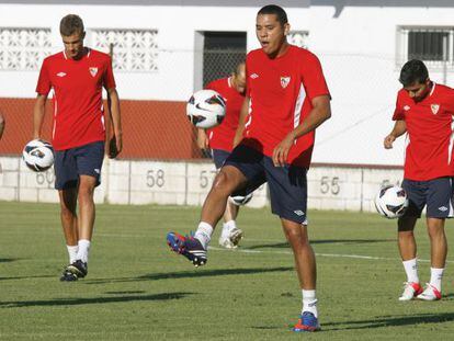 Maduro, en un entrenamiento con el Sevilla.