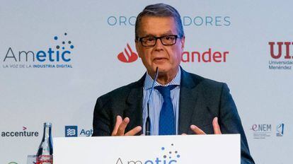 El secretario de Estado de Telecomunicaciones e Infraestructuras Digitales, Roberto Sánchez, participa en el congreso de Ametic, este jueves.