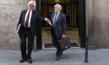 El fiscal del Tribunal Superior de Justicia de Cataluña, José María Mena y el presidente de la Asociación de Magistrados Europeos por la Democracia y las Libertades, Antonio Cluny.