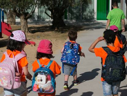 Inici d'un casal d'estiu en una escola de Barcelona.