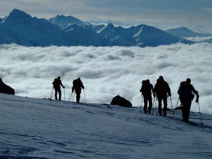 El equipo de 'Al filo lo imposible' aborda la ascensión al Kazbek.