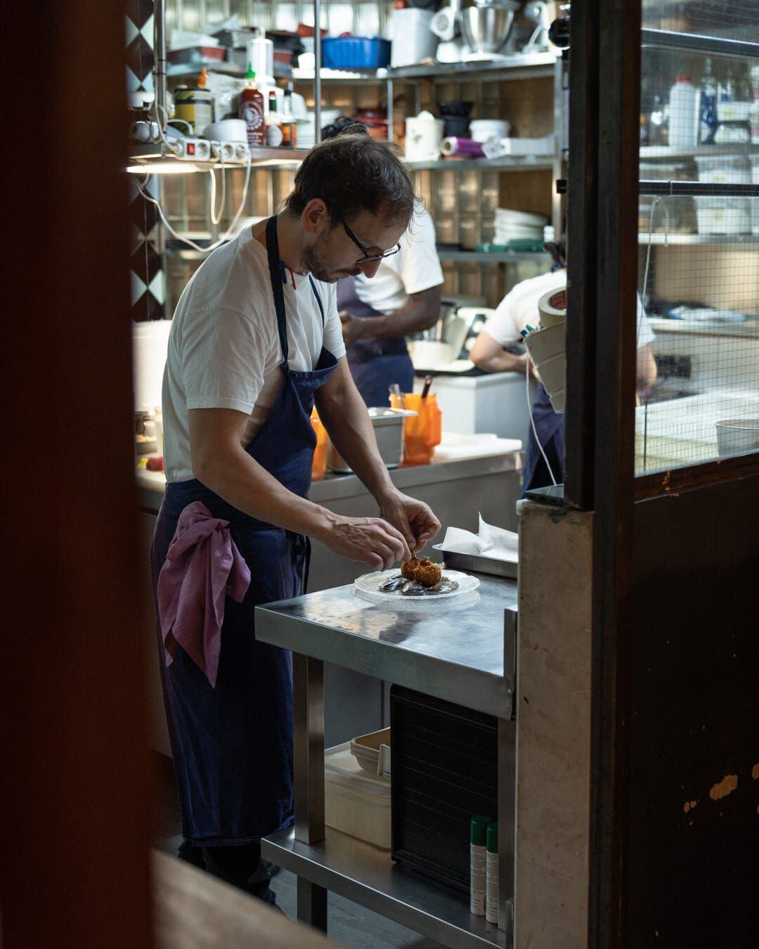 El chef Miki Rodríguez en la cocina de Umma en Santander, en una foto proporcionada por el restaurante.