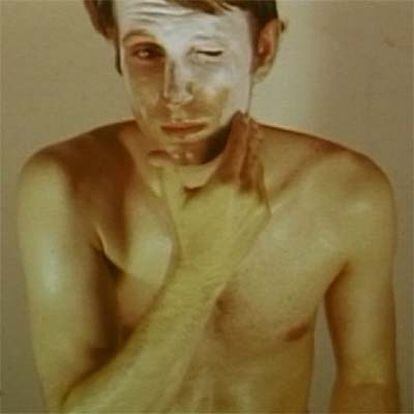 Imagen del filme &#39;Art Make-Up&#39; (1967-1968), de Bruce Nauman.