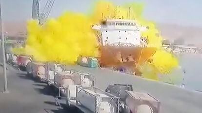 Imagen de las cámaras de seguridad del puerto jordano de Áqaba durante la explosión de gas tóxico.