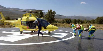 Simulacro de un rescate con uno de los helicópteros del Summa.