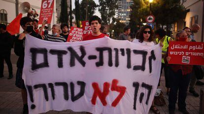 Protesta contra la declaración de seis ONG palestinas como "terroristas", el 26 de octubre en Tel Aviv.