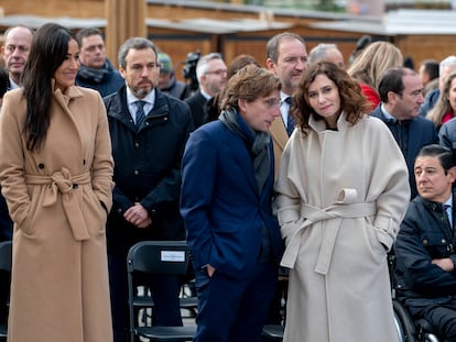 De izquierda a derecha: Begoña Villacís, vicealcaldesa de Madrid; José Luis Martínez-Almeida, alcalde de Madrid, e Isabel Díaz Ayuso, presidenta de la Comunidad de Madrid, en un acto del día de la Constitución, en diciembre pasado.