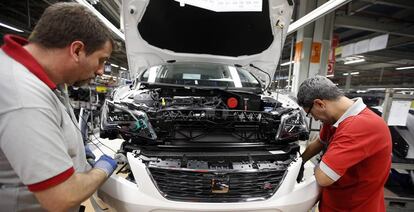 Trabajadores de la fábrica de Seat en Martorell (Barcelona)