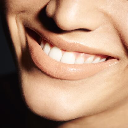 Despejamos dudas acerca del blanqueamiento dental y recomendamos productos de esta categoría.