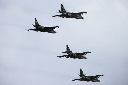 Aviones de combate Sukhoi Su-25 participan en las maniobras militares conjuntas de Rusia y Bielorrusia, el pasado 19 de febrero.