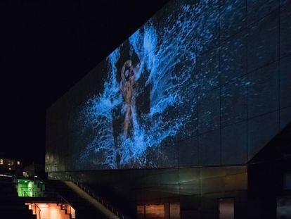 Imagen del audiovisual de Enrique Ram&iacute;rez en la Bienal Screen City.