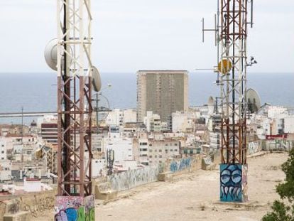 Centro emisor de radio situado en el castillo de San Fernando de Alicante.