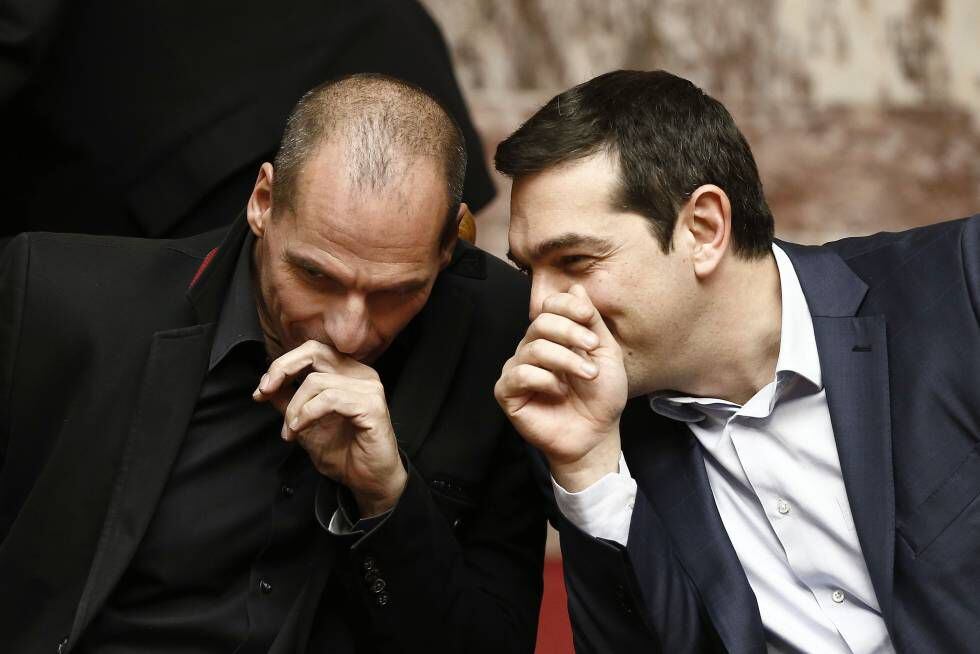 Varoufakis, con el primer ministro griego, Alexis Tsipras, cuando formaba parte del Gabinete de este.