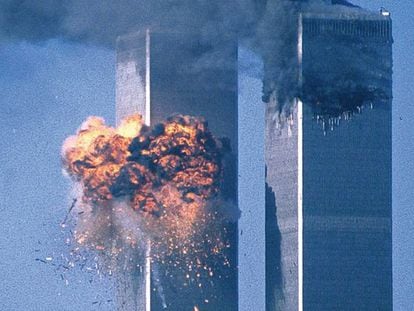 Momento de la colisi&oacute;n de uno de los aviones que perpetraron el atentado a las Torres Gemelas de Nueva York el 11-S.