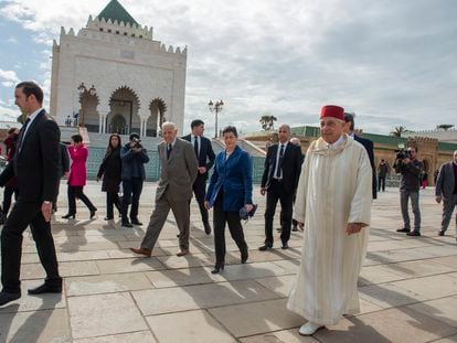 Arancha González Laya (con chaqueta azul, en el centro de la imagen), en Rabat durante una visita oficial a Marruecos en enero de 2020.